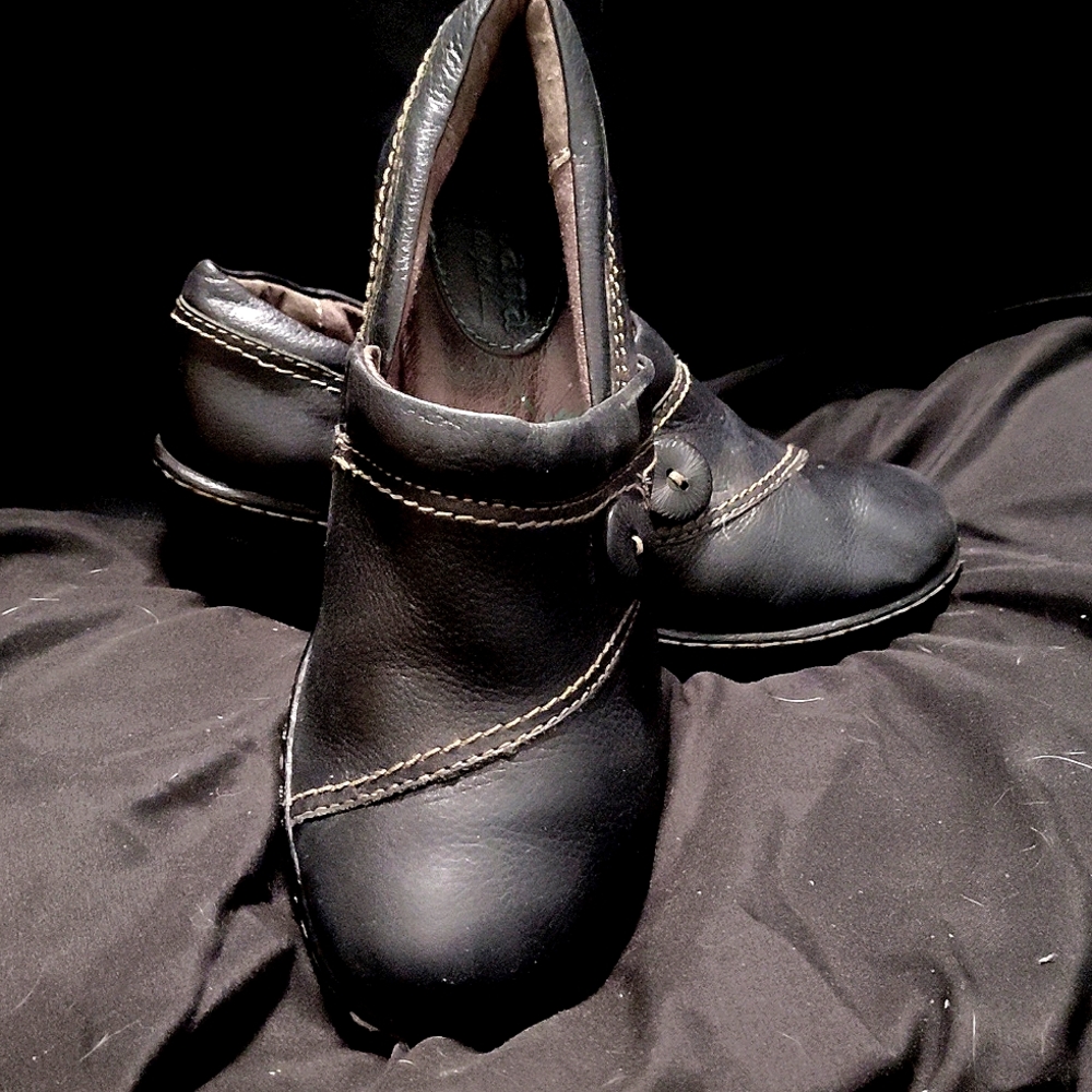 Montana artisan made leather clogs